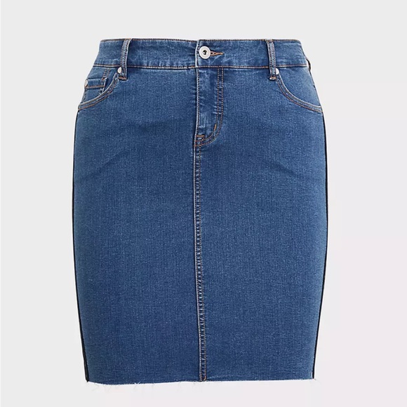 ◾️Torrid Denim Raw Hem Mini Skirt With Side Strips - Picture 8 of 8
